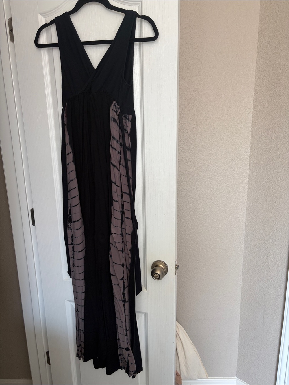 Liz Lange Maternity Black Brown tie dye boho Postpartum Nursing Maxi Dress